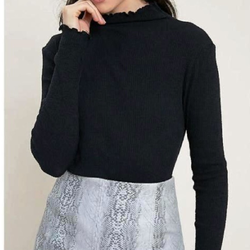 Hollister Lettuce-Edge Mockneck Top